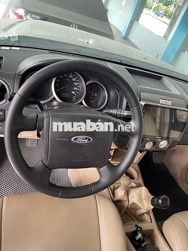 Ford Everest 2011 2.5L 4x4 MT - 128000 km