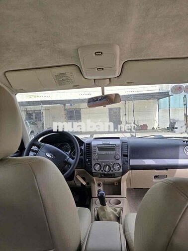 Ford Everest 2012 2.5L 4x2 MT - 160000 km