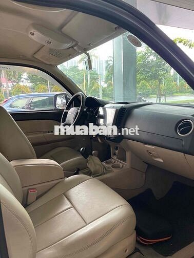 Ford Everest 2011 2.5L 4x4 MT - 128000 km