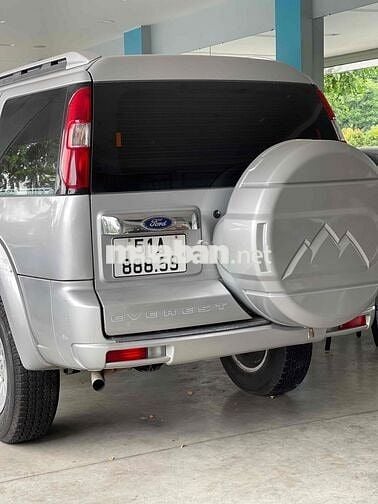 Ford Everest 2011 2.5L 4x4 MT - 128000 km