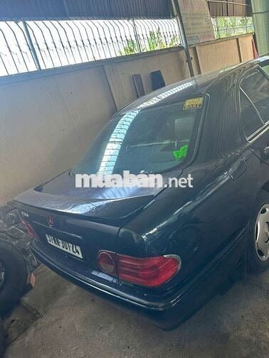 Mercedes-Benz E200 1997 Xanh đen