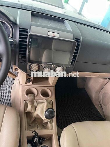 Ford Everest 2011 2.5L 4x4 MT - 128000 km