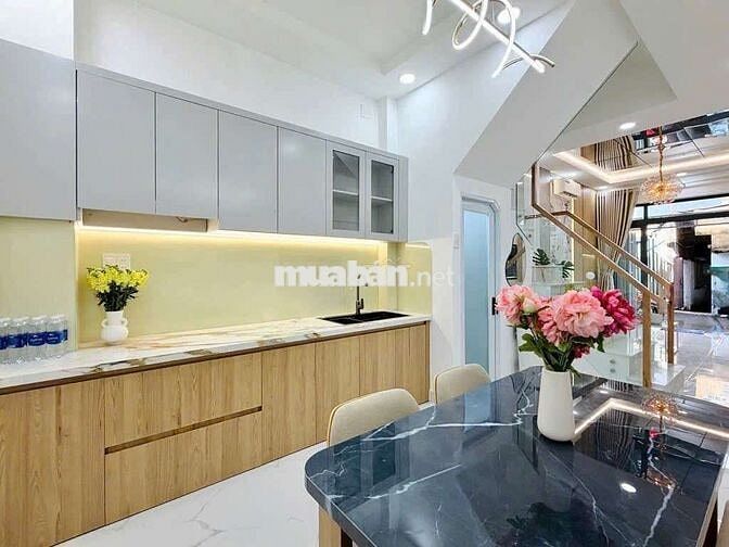 XE TẢI ĐỖ CỬA – NHÀ 3 TẦNG – FULL NỘI THẤT–NHỈNH 5 TỎI–HUỲNH VĂN NGHỆ