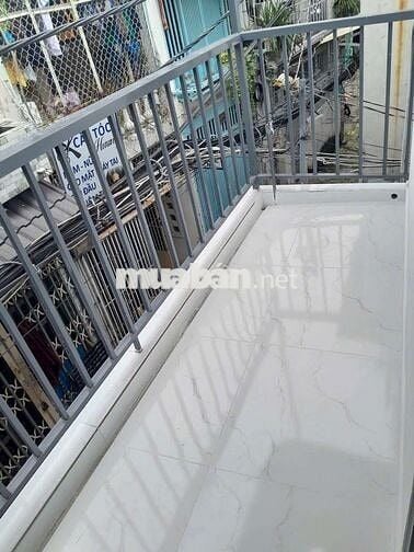 NHÀ HẺM XE BA GÁC.ĐI BỘ RA PHAN CHU TRINH.GẦN CHỢ.SAT TRƯỜNG ĐH CÁN BỘ