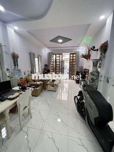 Nhà đẹp ở ngay Bình Tân HXT , xây tâm huyết , HC đủ sổ đẹp