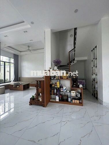 BT GÓC 2 MT–KIẾN TRÚC SANG TRỌNG–P.13,BÌNH THẠNH DT:10,75x17CN:183,6m2