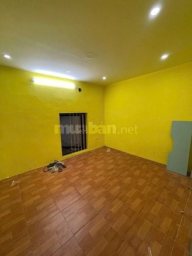 Cho thuê nhà mặt Ngõ Huế, Hai Bà Trưng, DT 70m2, 3,5 tầng, ô tô đỗ cửa