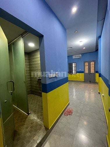 Cho thuê nhà mặt Ngõ Huế, Hai Bà Trưng, DT 70m2, 3,5 tầng, ô tô đỗ cửa