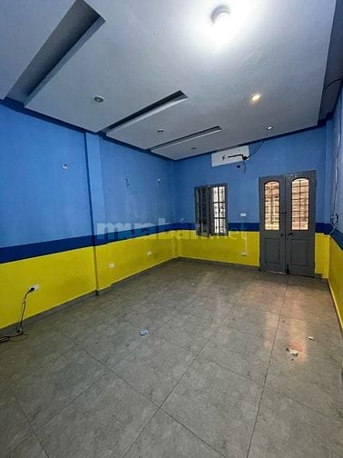 Cho thuê nhà mặt Ngõ Huế, Hai Bà Trưng, DT 70m2, 3,5 tầng, ô tô đỗ cửa