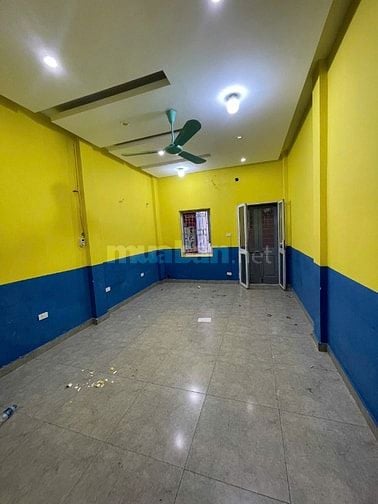 Cho thuê nhà mặt Ngõ Huế, Hai Bà Trưng, DT 70m2, 3,5 tầng, ô tô đỗ cửa