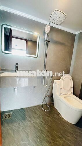 BÁN NHÀ LẠC LONG QUÂN – TÒA CĂN HỘ DỊCH VỤ   – OTO ĐỖ CỬA