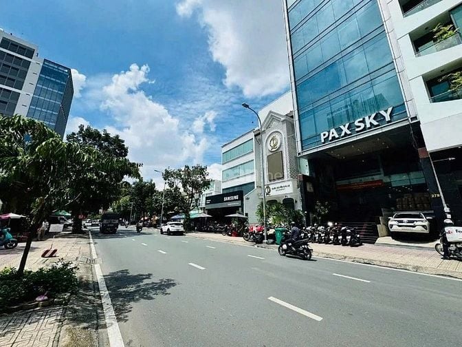 Bán tòa nhà mặt tiền Nguyễn Đình Chiểu, Phường 6, Quận 3