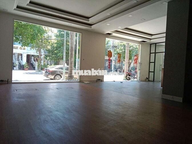 Cho thuê căn góc 2 mặt tiền Bình Tân . Vĩa hè rộng. Trống suốt.