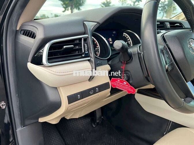 Chú lên đời để lại camry 2021 - 82673km