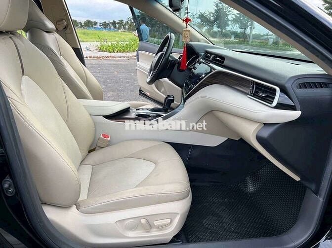 Chú lên đời để lại camry 2021 - 82673km