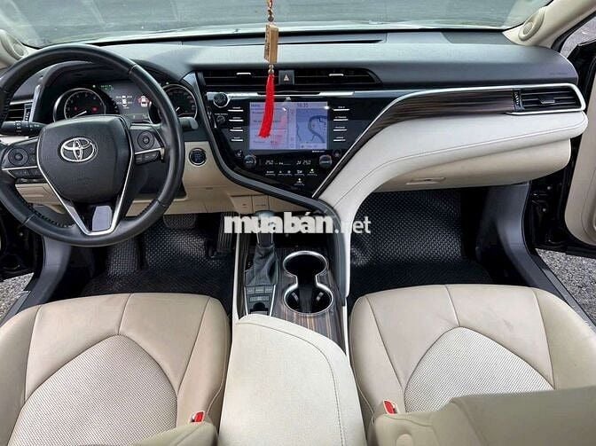 Chú lên đời để lại camry 2021 - 82673km