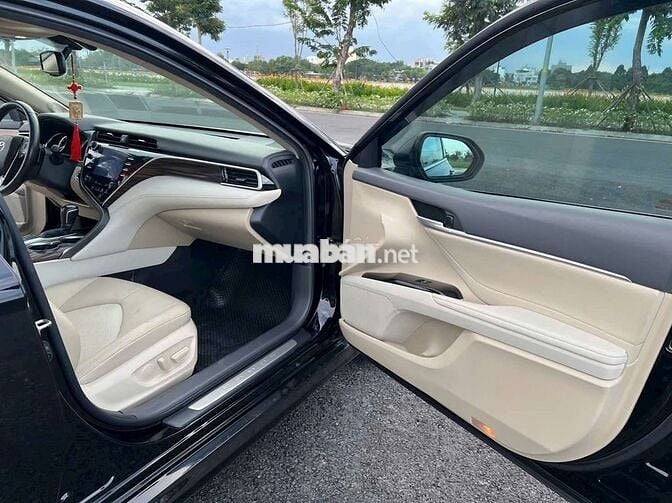 Chú lên đời để lại camry 2021 - 82673km