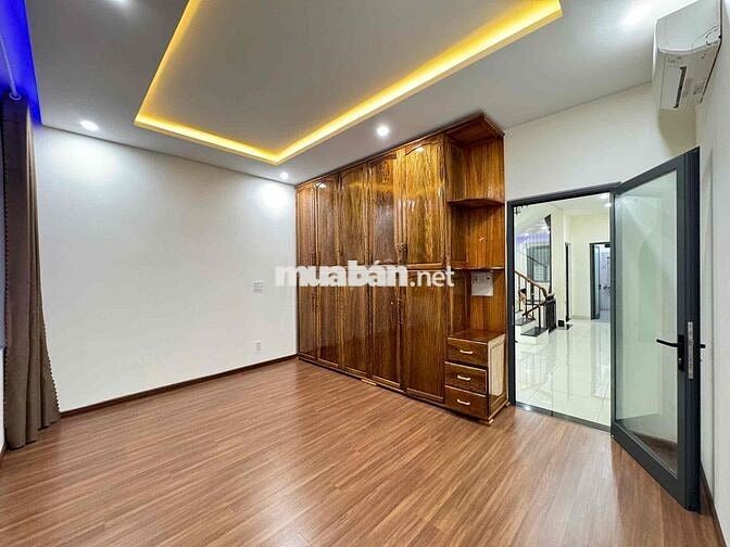 Bán nhà đẹp 4 tầng ngay trung tâm đảo Vip, đường Trung Lương 12