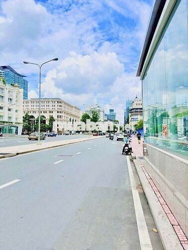 Chính chủ cho thuê nguyên căn quận 1 vị trí đẹp gần phố đi bộ