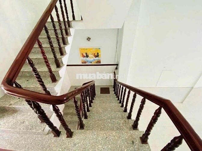 Cho thuê nhà mặt tiền đường Đồng Văn Cống có 5 phòng ngủ 5 máy lạnh