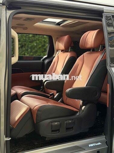 Kia Carnival 2023 Signature 2.2D - 690000 km