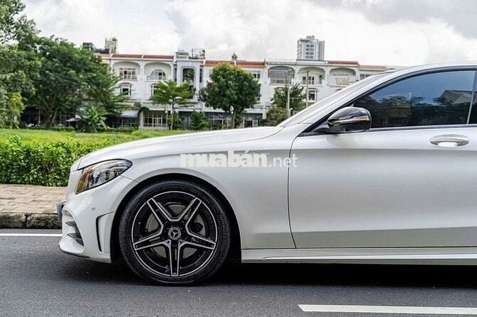C300 AMG 2021 Trắng đen 1 chủ siêu lướt