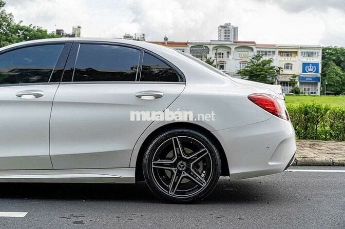 C300 AMG 2021 Trắng đen 1 chủ siêu lướt
