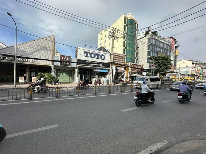 Bán nhà 490 Nguyễn Thị Thập 4x27m vị trí đẹp gần ST Lotte Mart 