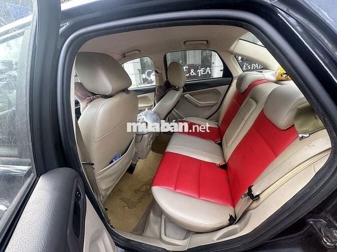 Bán xe Ford Focus 2011, MT 1.8, còn tốt