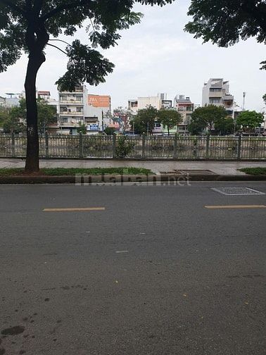 Bán nhà hẻm 5m ngay trung tâm Bình Phú Q6