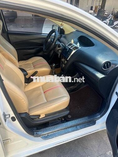 Toyota Vios Trắng 5 chỗ Số sàn