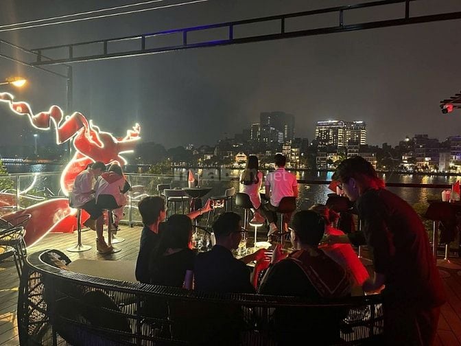 Sang Nhượng Quán Cocktail Rooftop View triệu đô