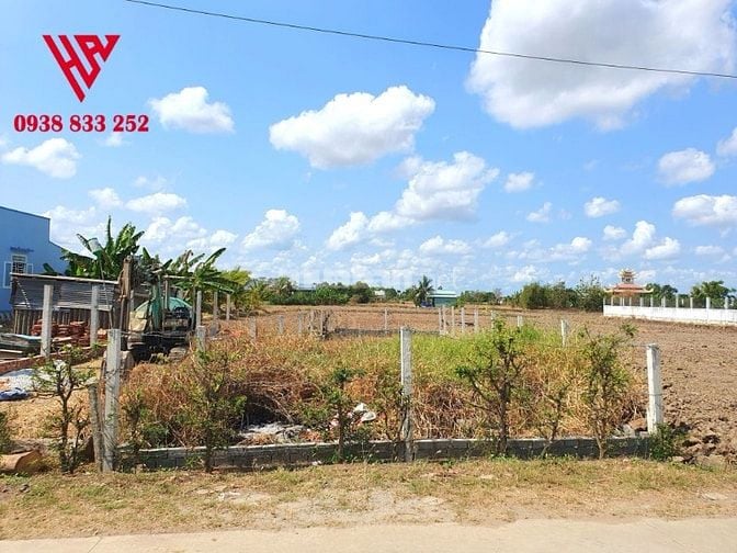 Nền biệt thự mini 6x25m, mặt tiền đường 2 xe tải chạy, ngay UBND xã