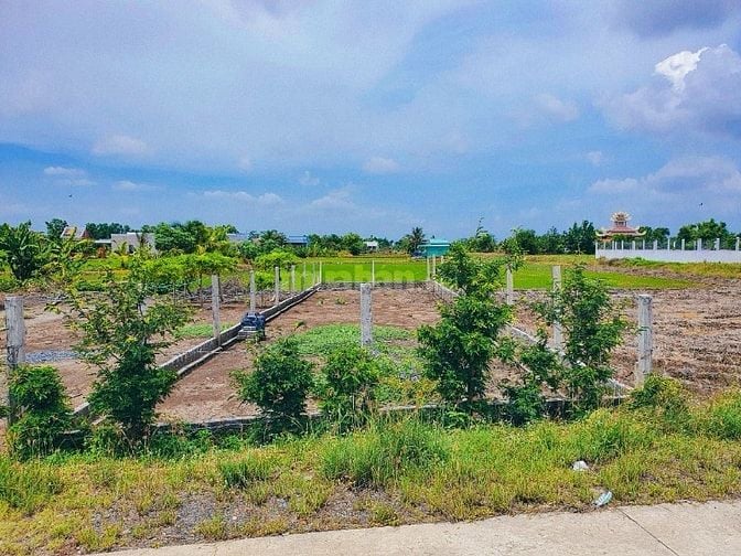 Nền biệt thự mini 6x25m, mặt tiền đường 2 xe tải chạy, ngay UBND xã