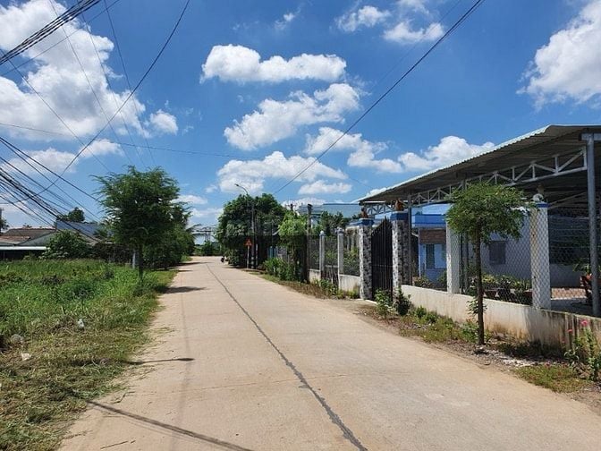 Nền biệt thự mini 6x25m, mặt tiền đường 2 xe tải chạy, ngay UBND xã