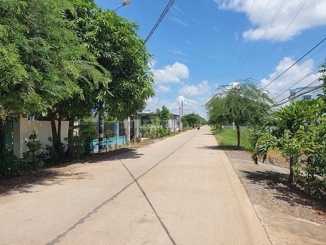 Nền biệt thự mini 6x25m, mặt tiền đường 2 xe tải chạy, ngay UBND xã