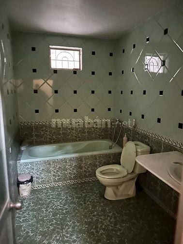 Nhà 3 tầng 1 tum,13 phòng,cho thuê ở,kho,căn hộ dịch vụ,Võ Chí Công