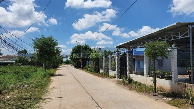 Nền biệt thự mini 6x25m, mặt tiền đường 2 xe tải chạy, ngay UBND xã