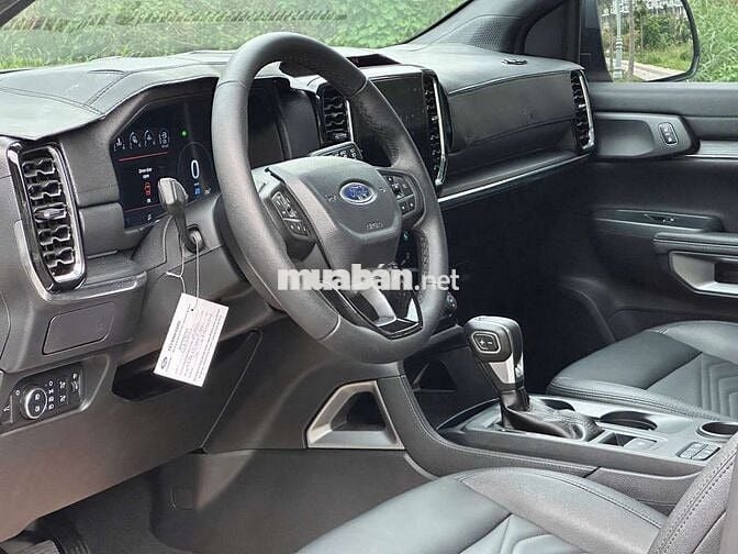 FORD EVEREST TITANIUM- 2000 km