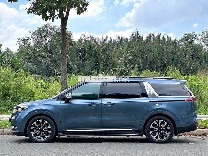 Kia carnival 2.2D signature 7S  - 9000 km