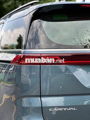 Kia carnival 2.2D signature 7S  - 9000 km