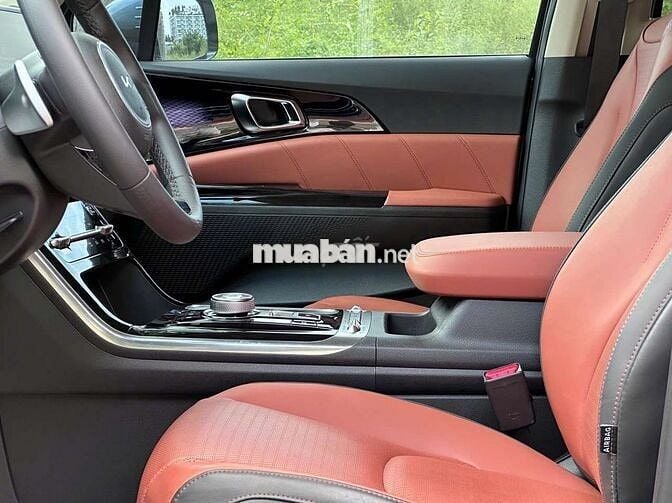 Kia carnival 2.2D signature 7S  - 9000 km