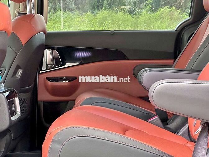 Kia carnival 2.2D signature 7S  - 9000 km