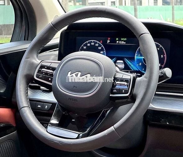 Kia carnival 2.2D signature 7S  - 9000 km