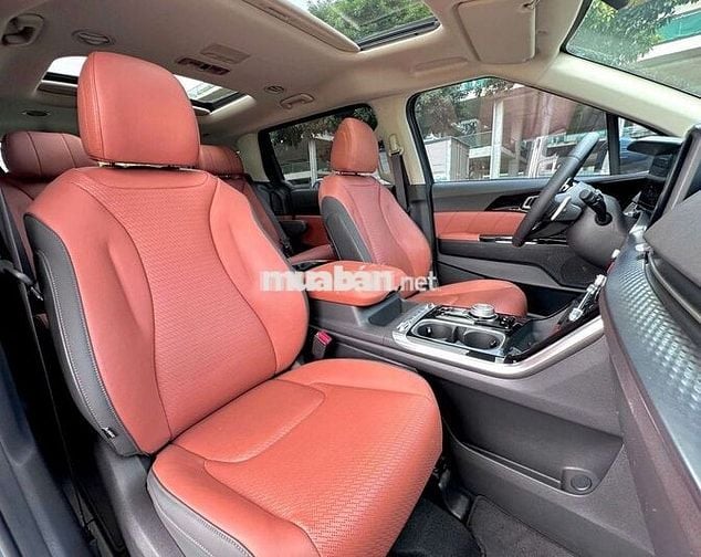 Kia carnival 2.2D signature 7S  - 9000 km