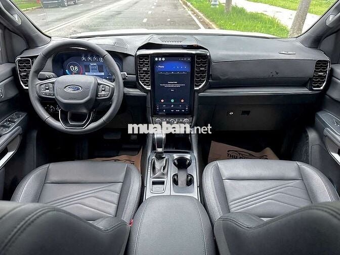 FORD EVEREST TITANIUM- 2000 km