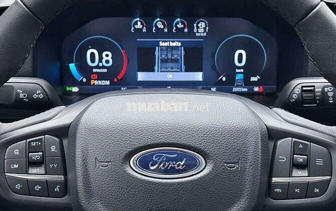 FORD EVEREST TITANIUM- 2000 km