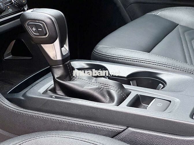 FORD EVEREST TITANIUM- 2000 km