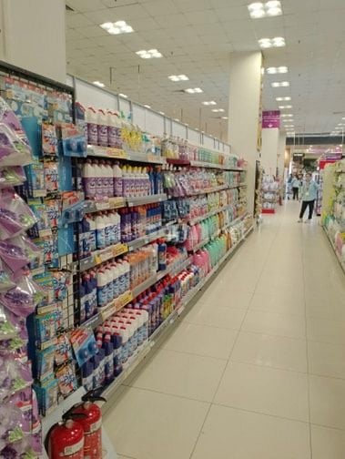 Cửa hàng bách hóa vừa khai trương cần người đi làm liền