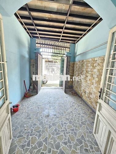 Nhà mới có sân xe máy rộng, ban công rộng, 2pn 2wc ,hẻm thông ôtô Pmqt